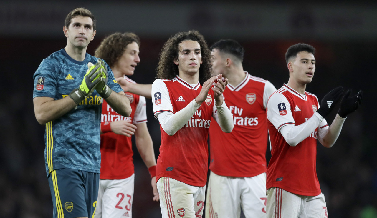 NBA湖人队防守崩溃不敌国王队，遭遇本赛季第二次三连败……