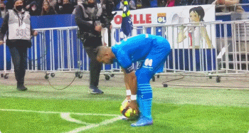 仅仅只是换了个“皮”，狂揽2亿美元后的续作就冲上了畅销榜第一？