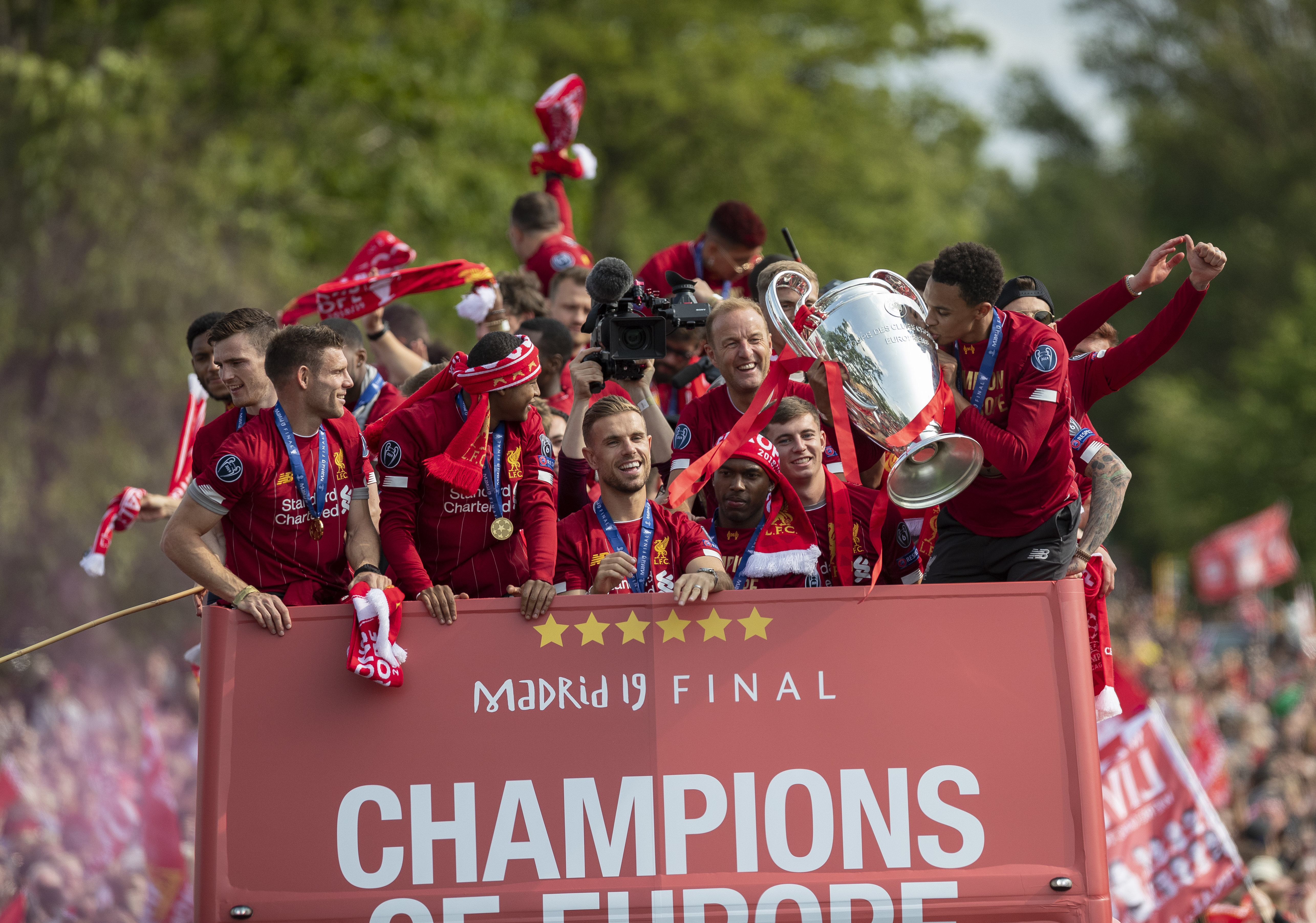 排队给詹姆斯道歉！球衣补丁并非自我营销，NBA官方给足goat面子