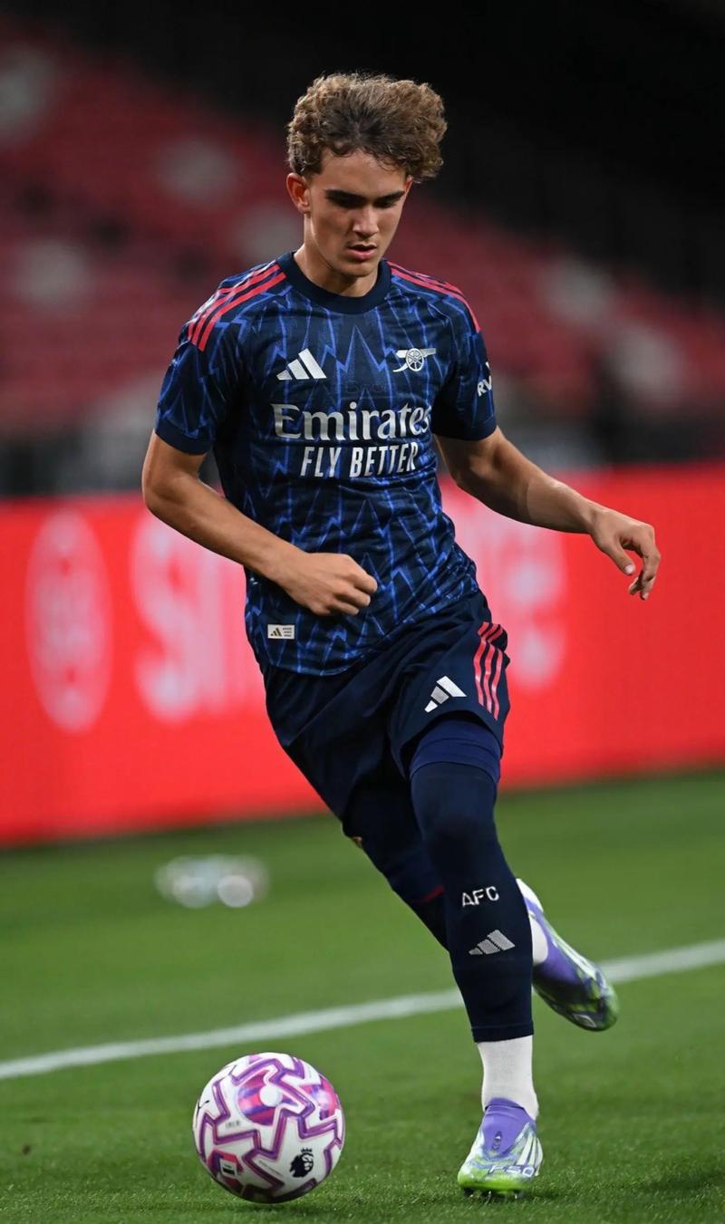 乔丹若非第二次退役能否实现四连冠？揭秘他第六冠几乎单核带队的传奇历程