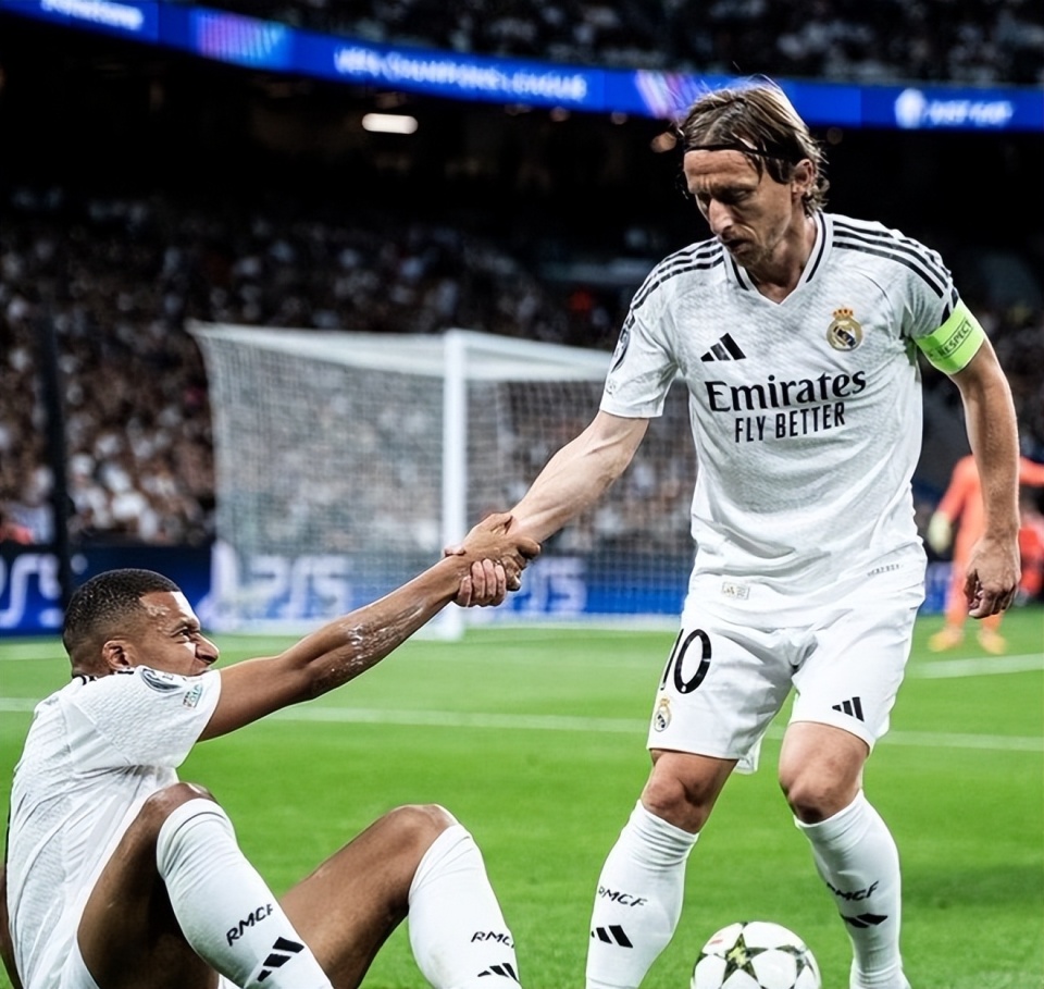 中超-席尔瓦梅开二度 青岛海牛客场战平成功保级